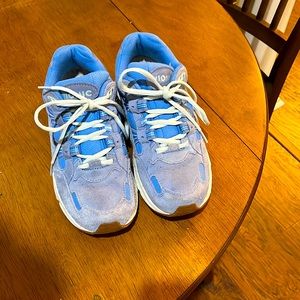 Vionic 23 Walker Walking Shoes